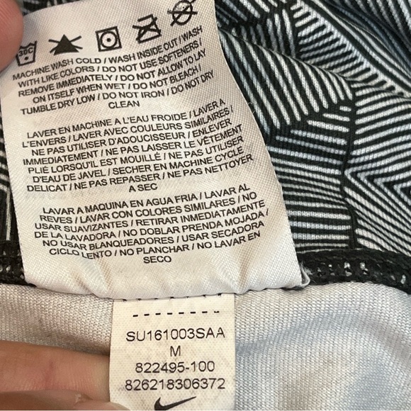 Nike Leggings Women's Sz Med Black White Dri-Fit Running Racer Crop 3.0 Printed - Picture 8 of 9